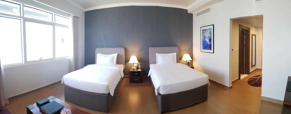 The Curve Hotel Doha Exterior photo